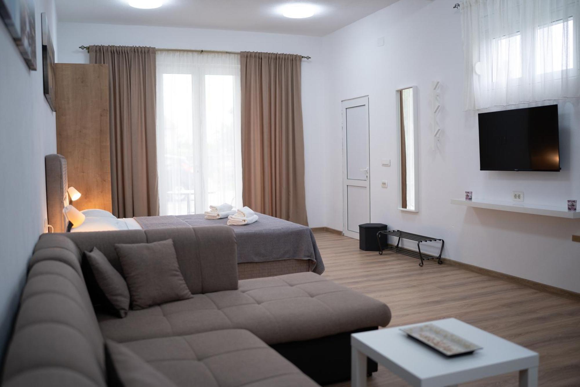 Dane Apartment Airport Podgorica Mitrovici  Extérieur photo